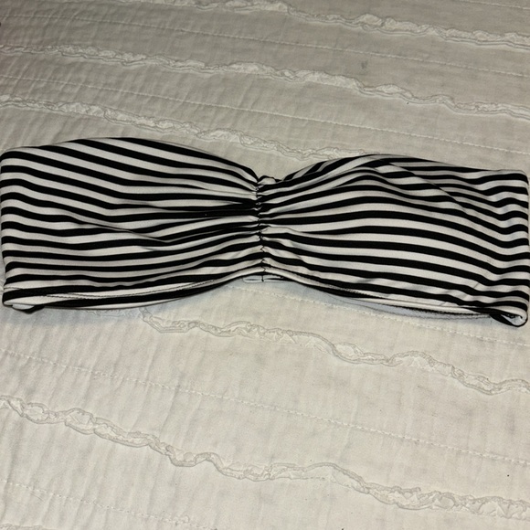 Bathing suits - Picture 3 of 7